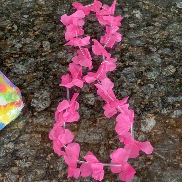 Hawaiian artificial flowers for decor - Picture 3 of 3